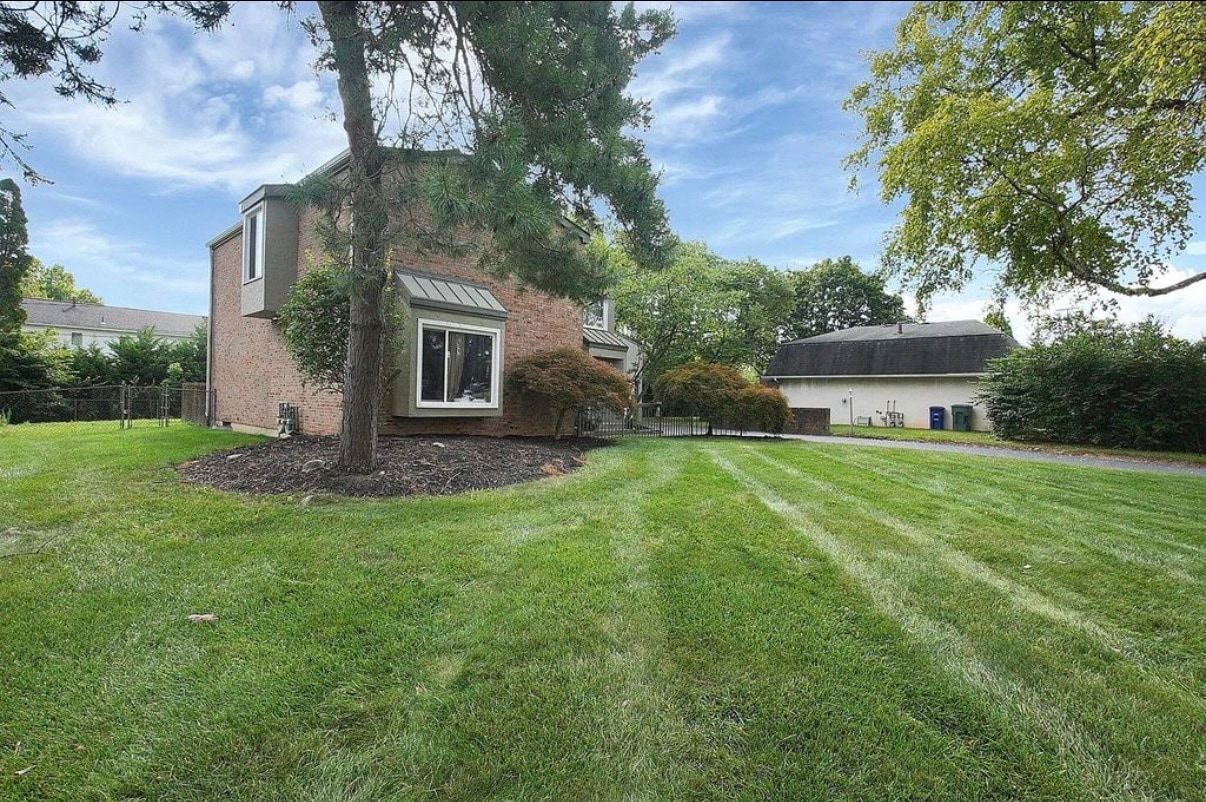 Photo - 4758 Moreland Dr W