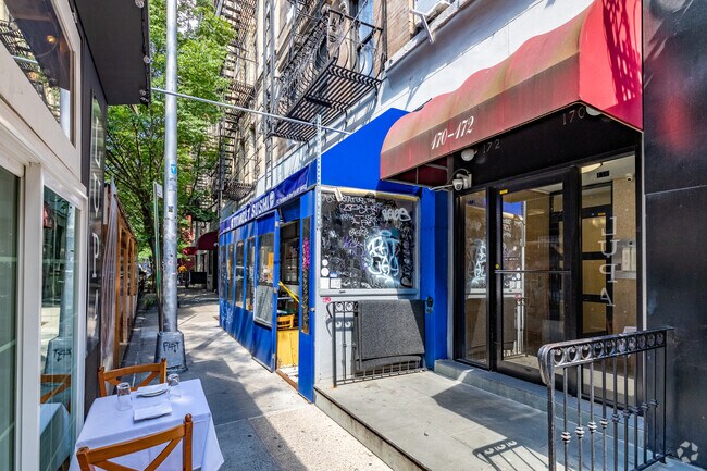 Entrada - 172 Thompson St