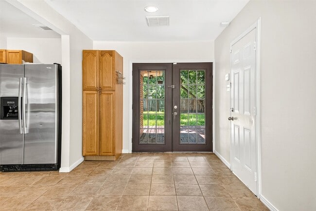 Photo - 4045 Woodfox St