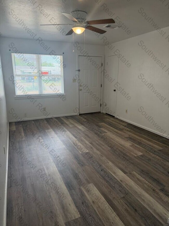 Photo - Cute 3 bedroom 1 bath home.