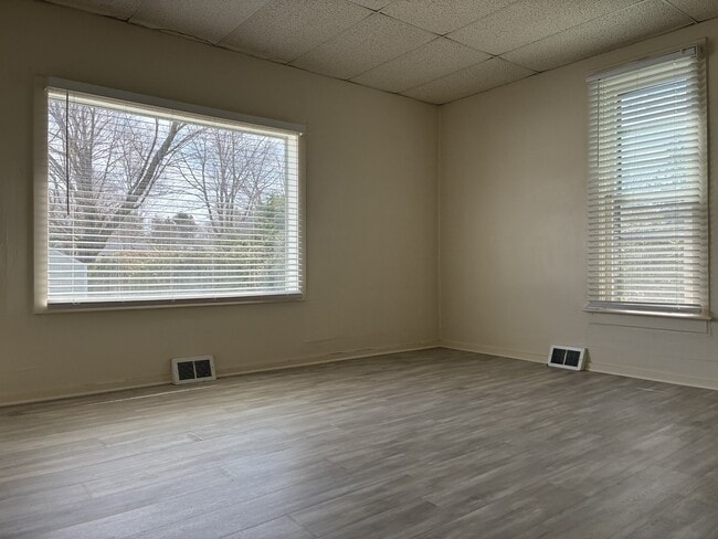 Building Photo - 203 Burns St Unit #1
