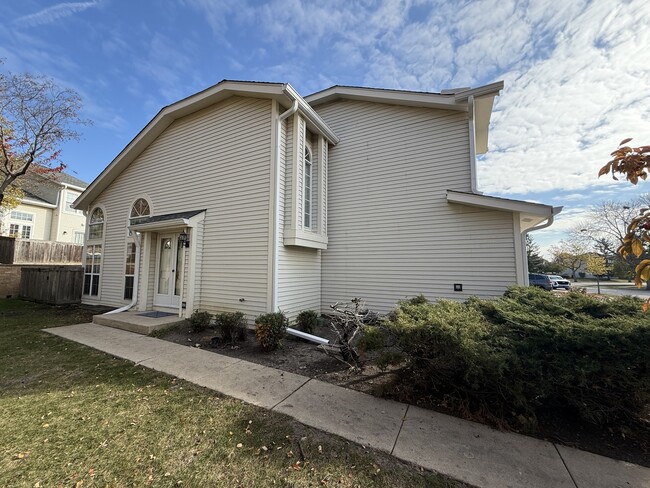 Photo - 612 Newbury Ln