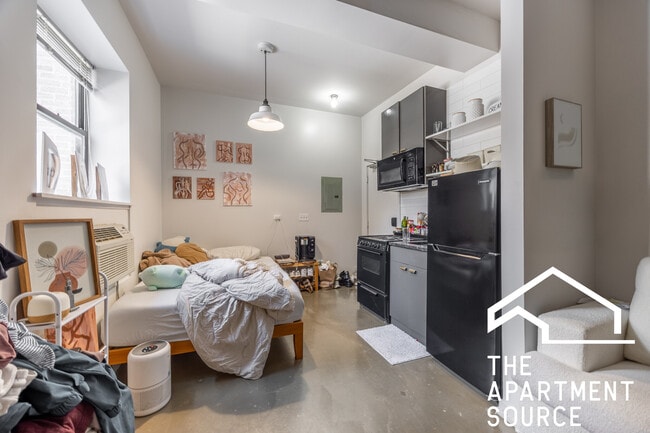 Building Photo - 1136 W Wilson Ave Unit 207