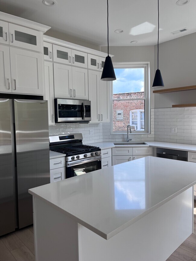 Photo - 1408 W Cuyler Ave Unit 3