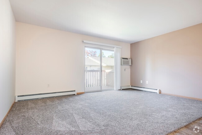 1BR, 1BA - 665SF - Living Room
