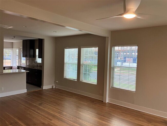 Photo - 1921 W 39th St