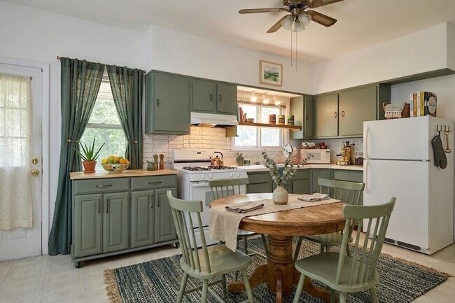 Photo - 38 E 41st St