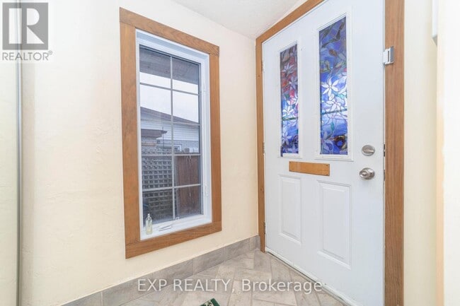 Photo - 21 Southview Crescent