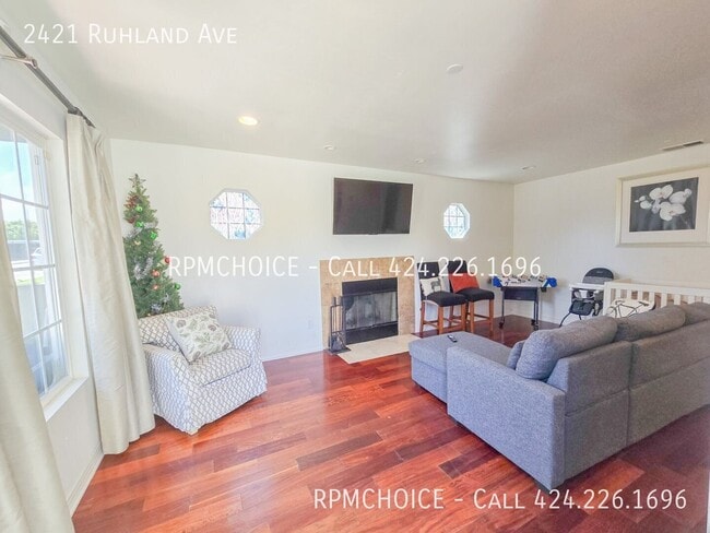 2421 Ruhland Ave