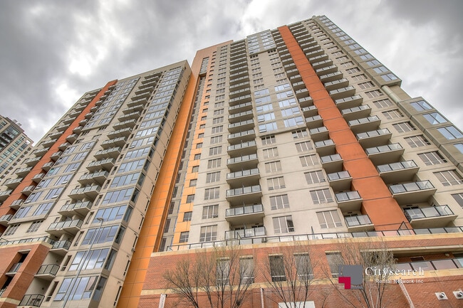 Building Photo - 1053-1053 10 St SW