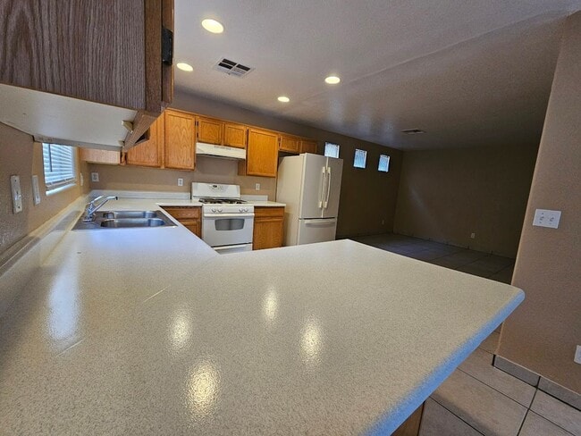 Photo - Spacious 4BD/3BA Home with Mountain Views in Las Vegas!