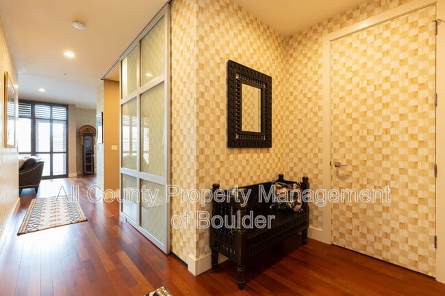 Photo - 1155 Canyon Blvd Unidad #205