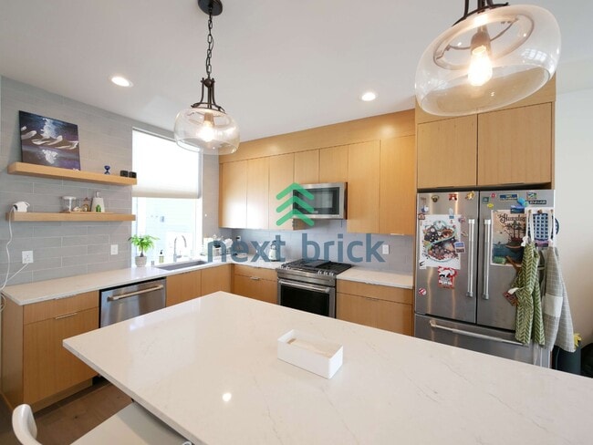 Photo - 3Bed 2Bath Stunning Townhome in Seattle Available August 1 for Rent!