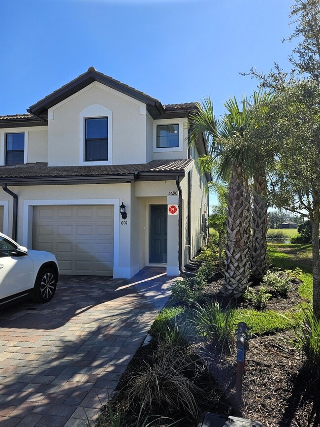 Photo - 5690 Mayflower Way