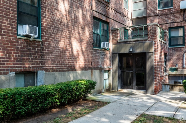 Photo - Riverdale Gardens