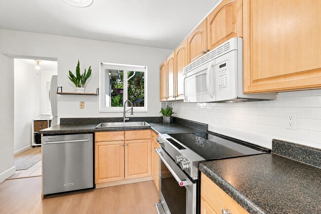 Photo - 351 SW 13th St