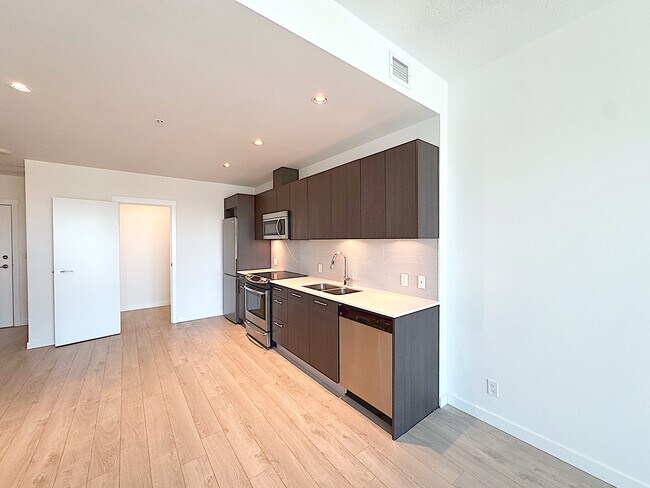 Photo - Centre West - 1908 Unit 1908