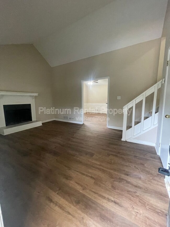 Photo - 377 Arbour Way