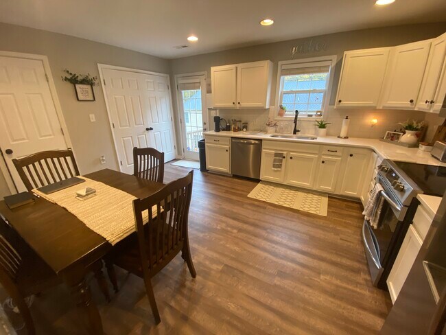 Photo - 110 Aaron Pl