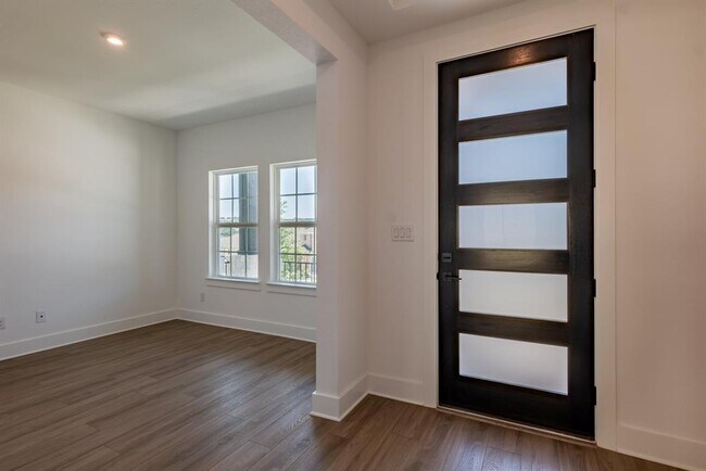 Photo - 4612 Modena Bay Bend