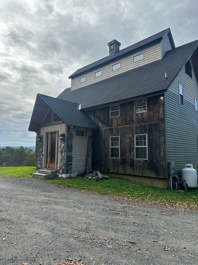 Photo - 902 Old Post Rd