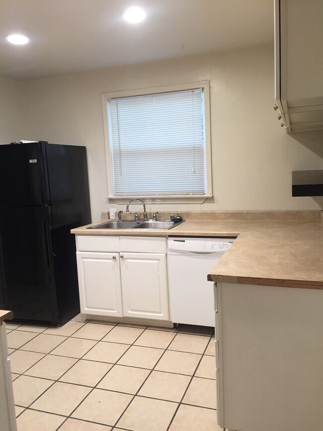 Photo - 1045 Warner St Unit Tropicana House