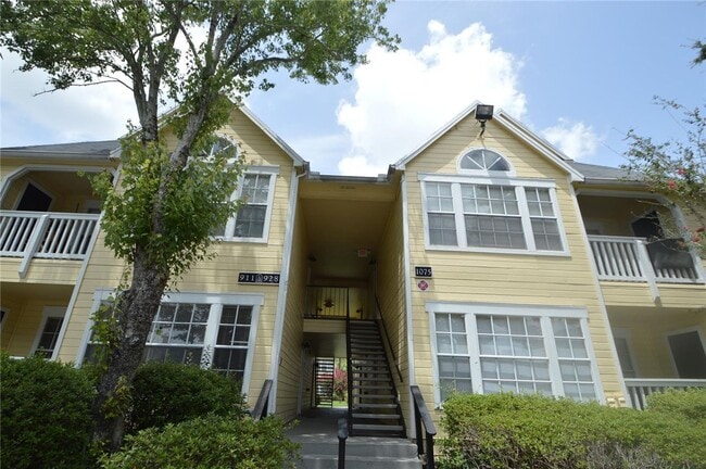 Building Photo - 1Bed1Bath condo in Metrowest Unit 916