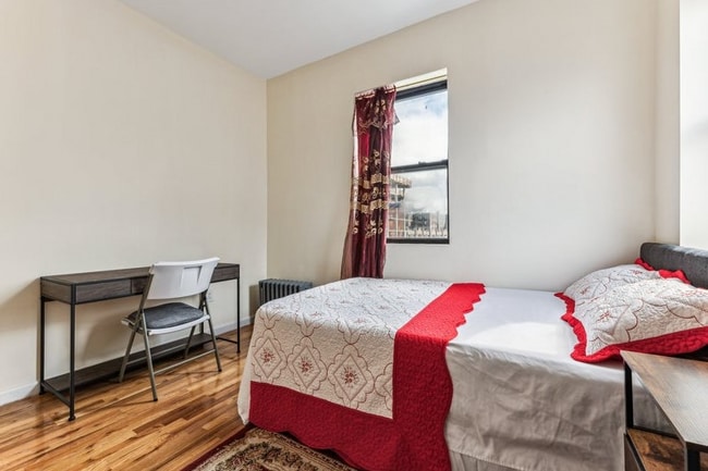 Photo - 71-31 169th St