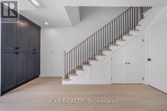 Photo - 635 Annette St