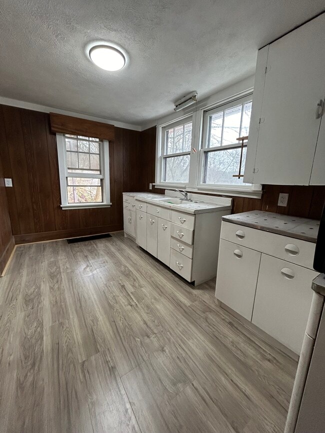 Photo - 1341 Sassafrass St