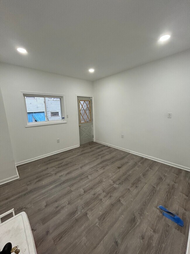 Photo - 330 E Pine St