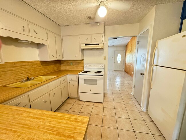 Photo - 2404 Shoemaker Dr Unidad A