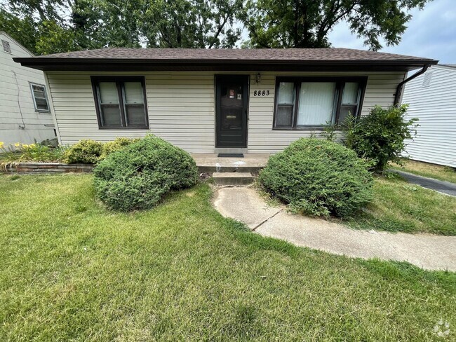 Building Photo - Welcoming 4-Bed Home with Finished Basemen...