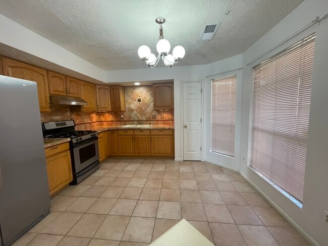 Photo - 892 Rebecca Loop NE