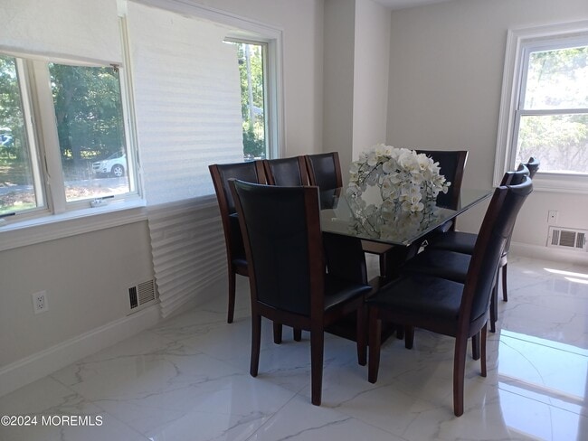 Photo - 240 Woodcrest Rd