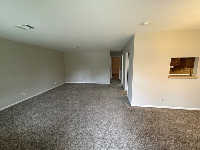 Building Photo - 2302 Penick Rd Unit 6