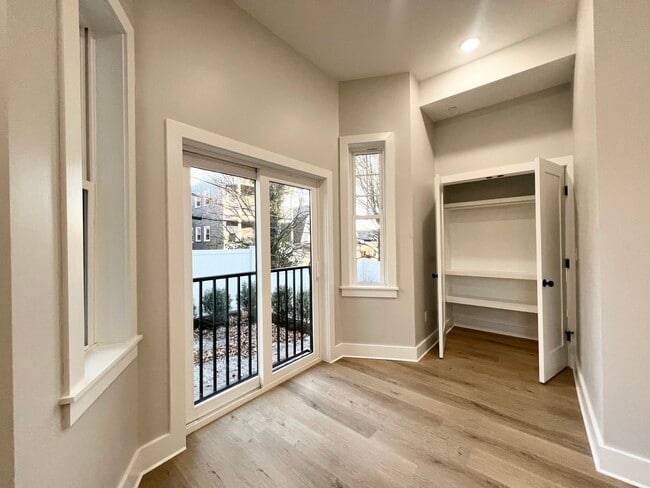 Photo - 115 Thurston St