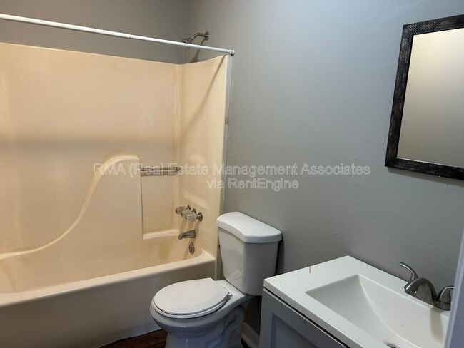 Photo - 413 N Hill St Unit C