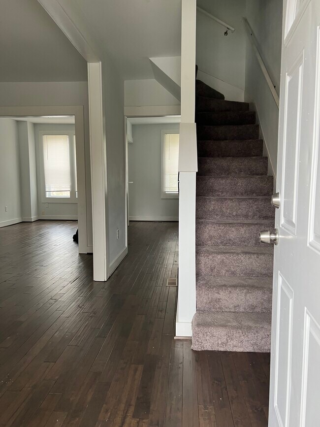 Photo - 4225 Ivanhoe Ave