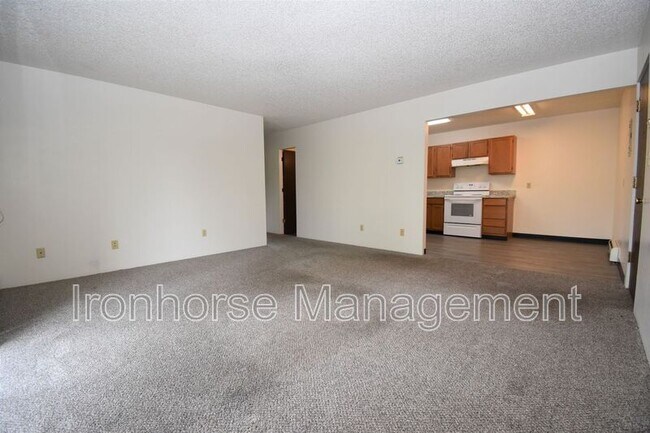 Photo - 805 W Villard St