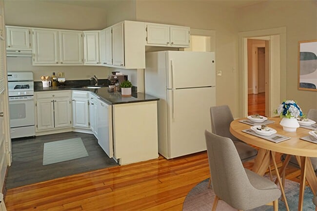 Building Photo - 9/1 Spacious, sunny 3BR/2BA, w/d in unit
