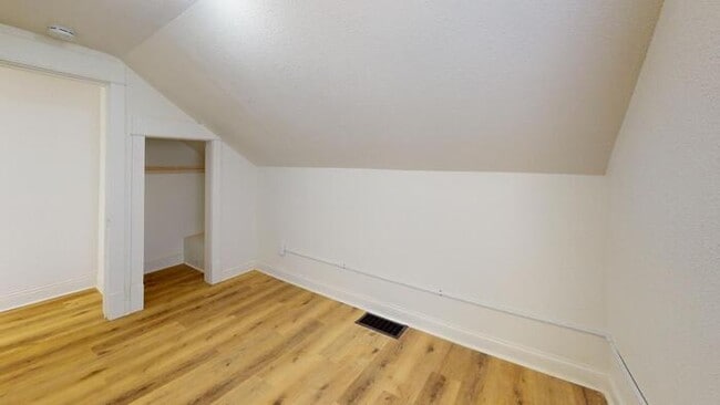 106 4th St NE