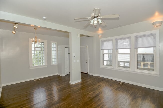 Photo - 1529 W Nelson St Unit C