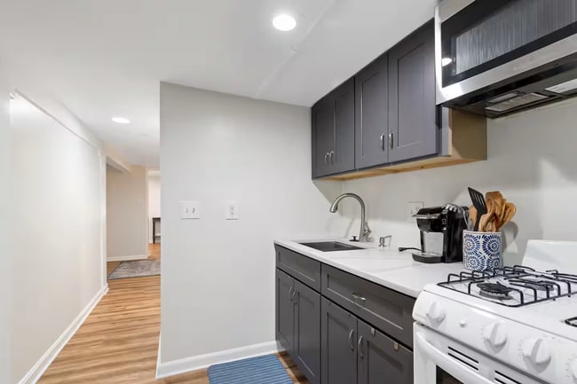 Building Photo - 1324 Randolph St NE Unit 1324 Randolph St NE