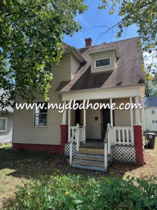 Building Photo - 825 W 4th St Rental
