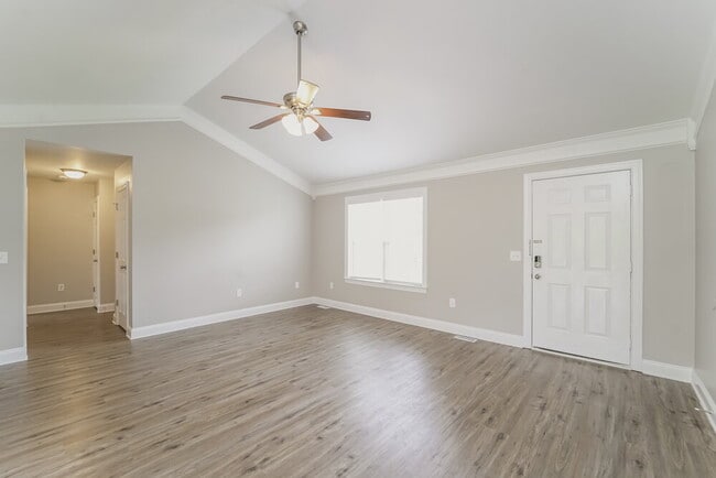 Photo - 854 Loch Lomond Cir