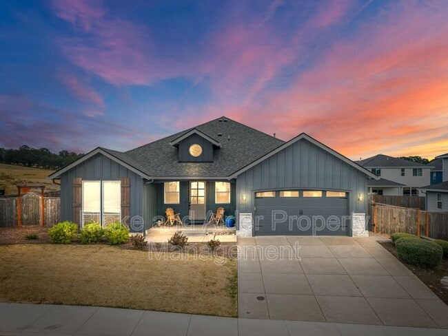 Photo - 496 NW Cascade Mountain Dr