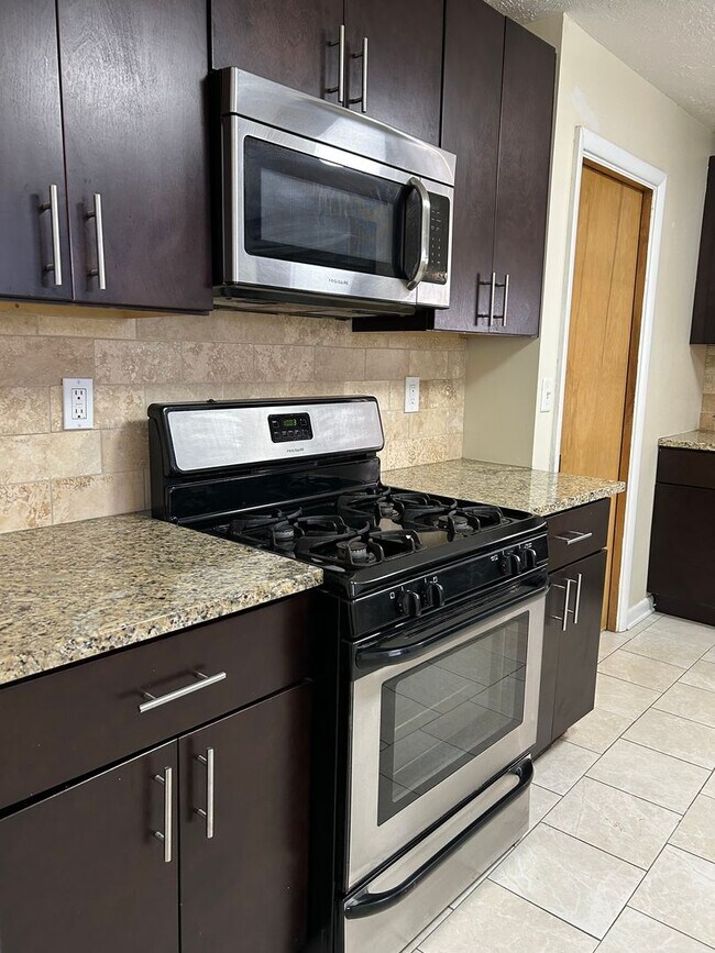 Photo - Brick Ranch for Rent in Highland  HTS close to the freeway