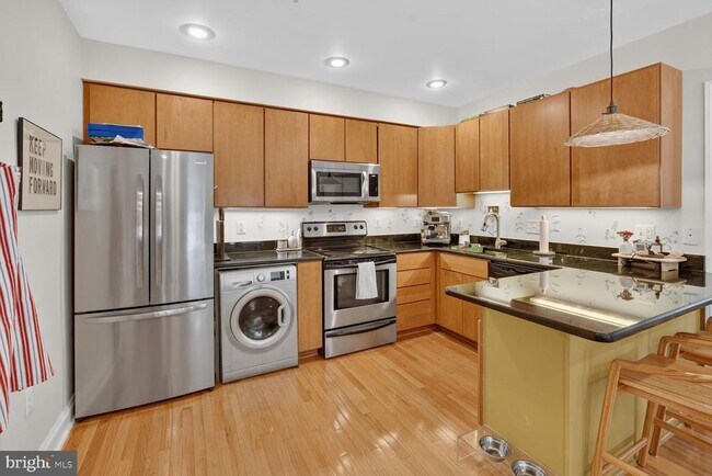 Photo - 660 Morton Pl NE