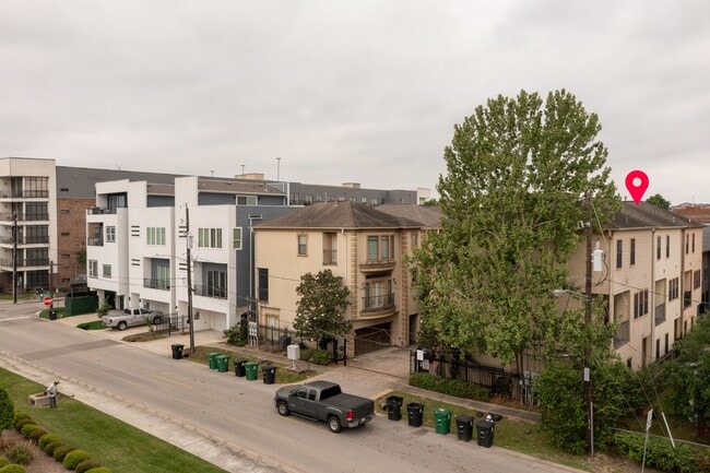 Photo - 1607 Bass St